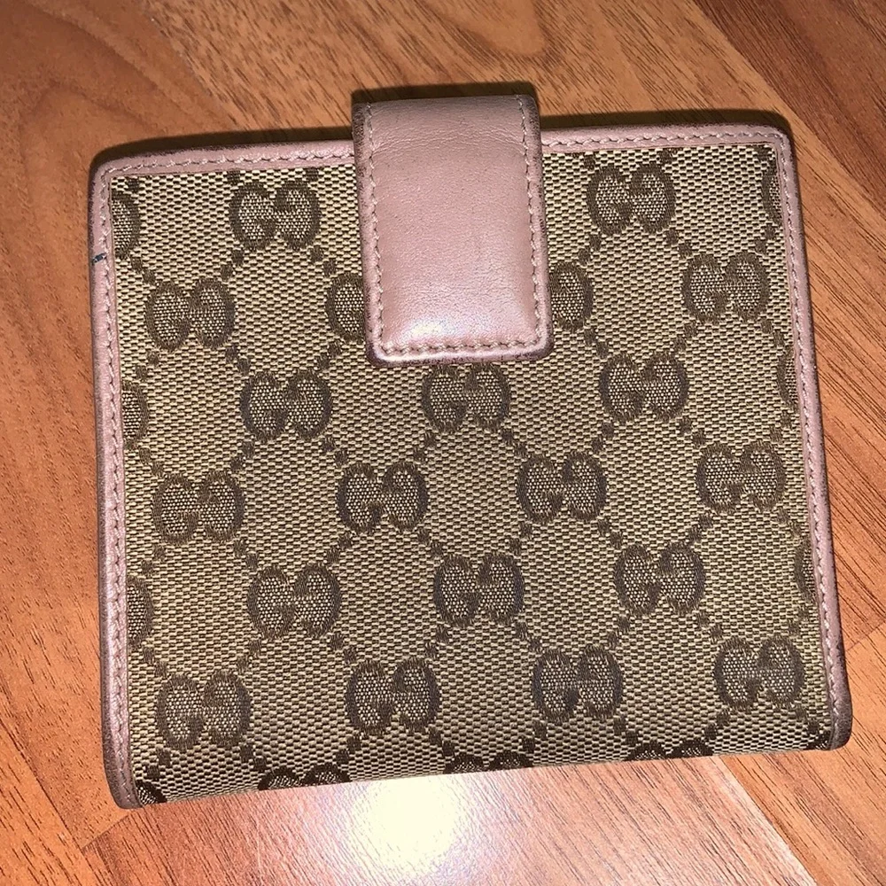 Authentic Vintage Gucci Signature Logo Canvas Wallet with Bow - Picture 12 of 16